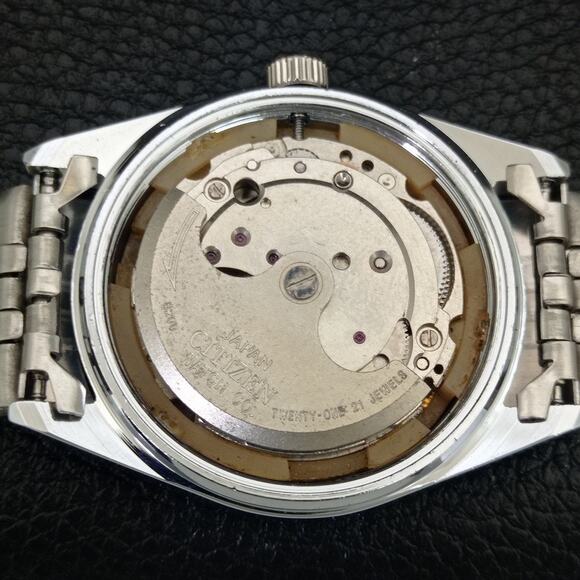 Vintage 1982 Citizen Automatic Mens Silver Watch W/daydate  display picture 3